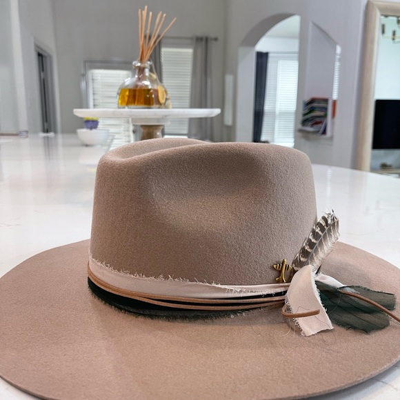 Wool hat - Picture 3 of 3